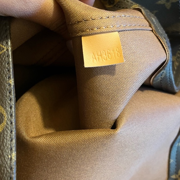 Louis Vuitton Atlantis GM Monogram Shoulder Bag - Picture 12 of 14